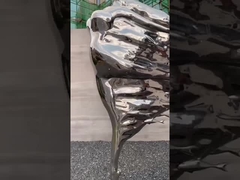 สวนกลางแจ้งประติมากรรมโลหะปลอมแปลงประติมากรรมเหล็กกล้าไร้สนิมของผู้หญิงนามธรรม